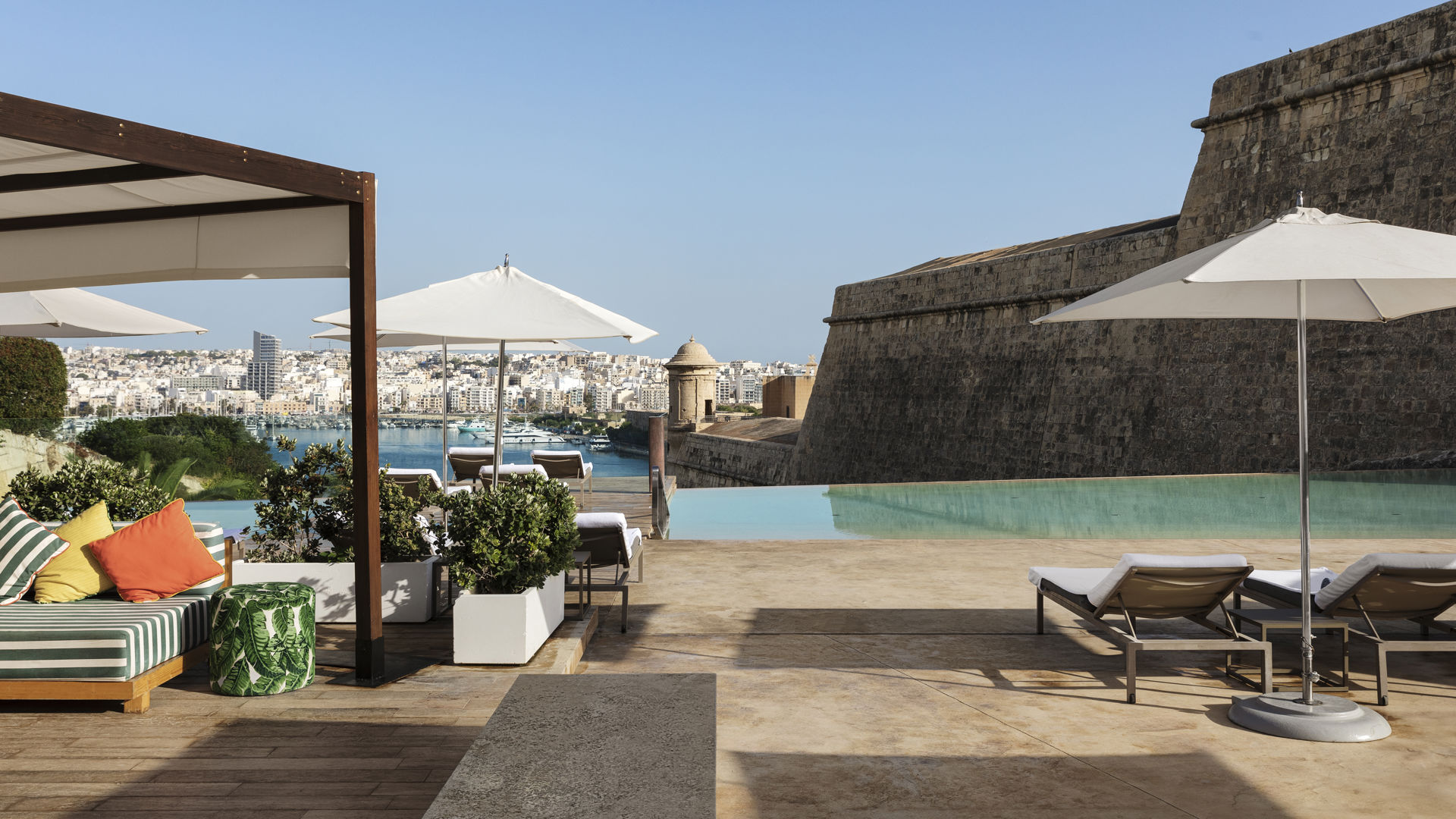 Bastion Pool, Bar & Restaurant